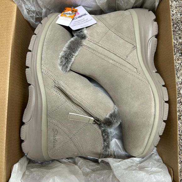 Skechers Relaxed Fit Booties - Picture 13 of 15